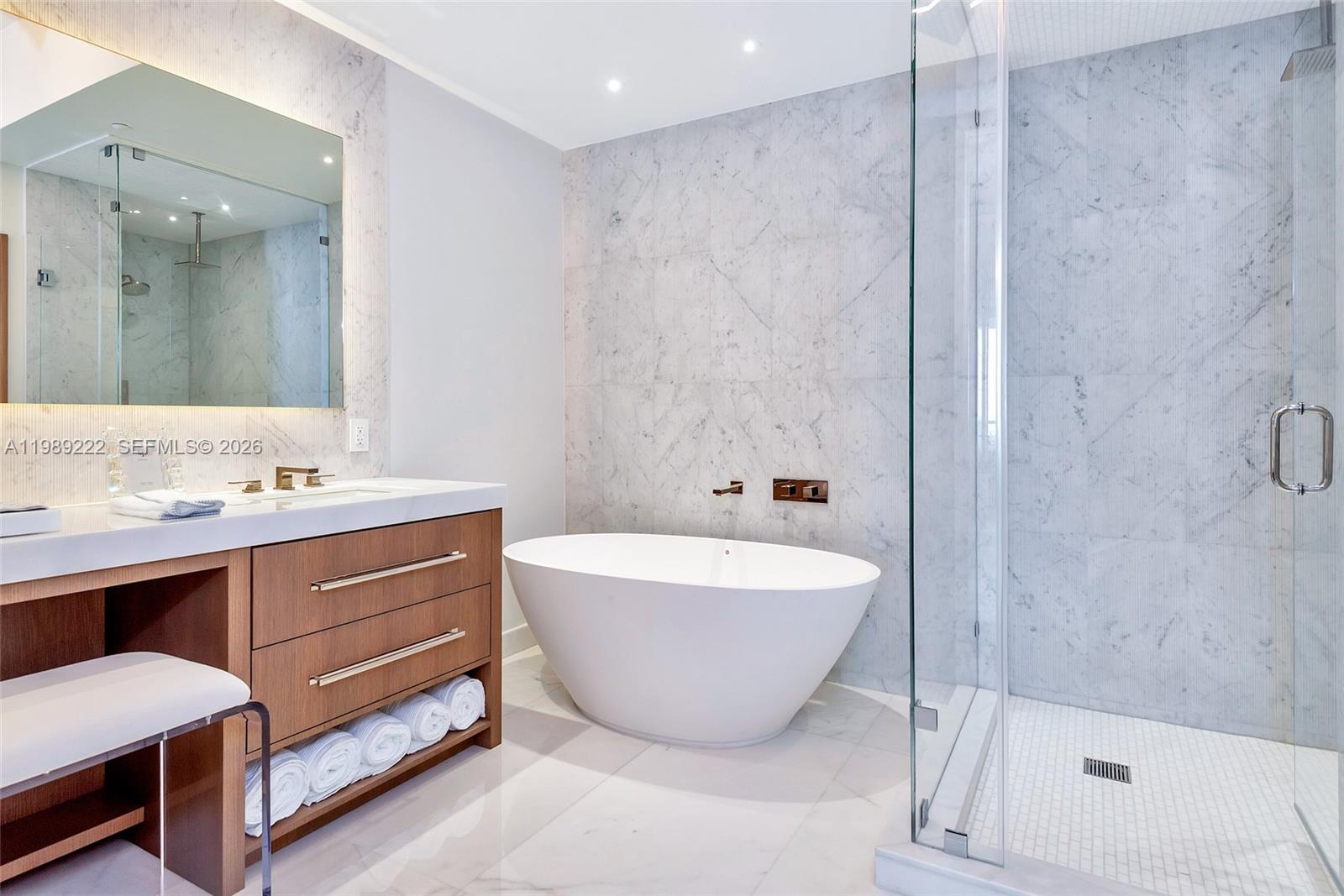 CONTINUUM ON SOUTH BEACH - Residential Lease