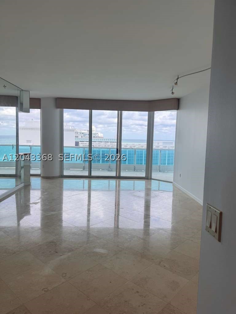 5025 Collins Ave 1602