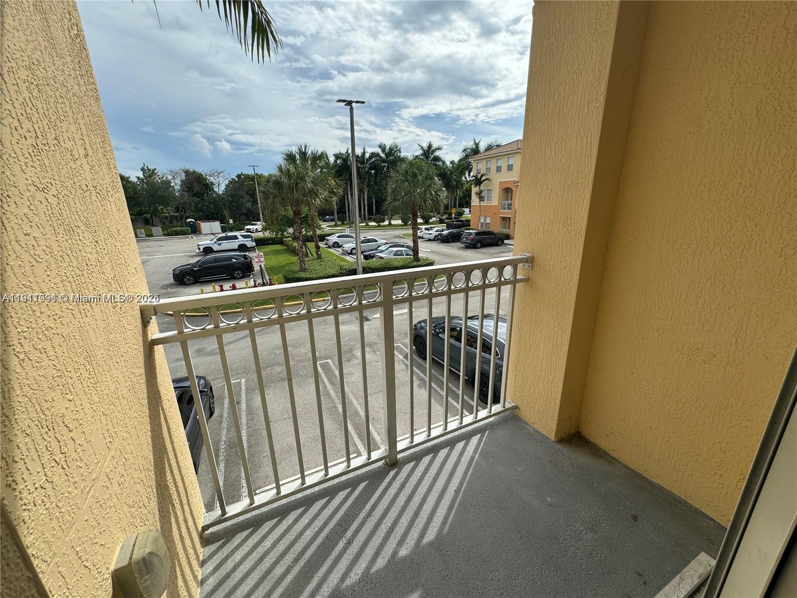 FONTAINBLEAU LAKES COURTY - Residential Lease