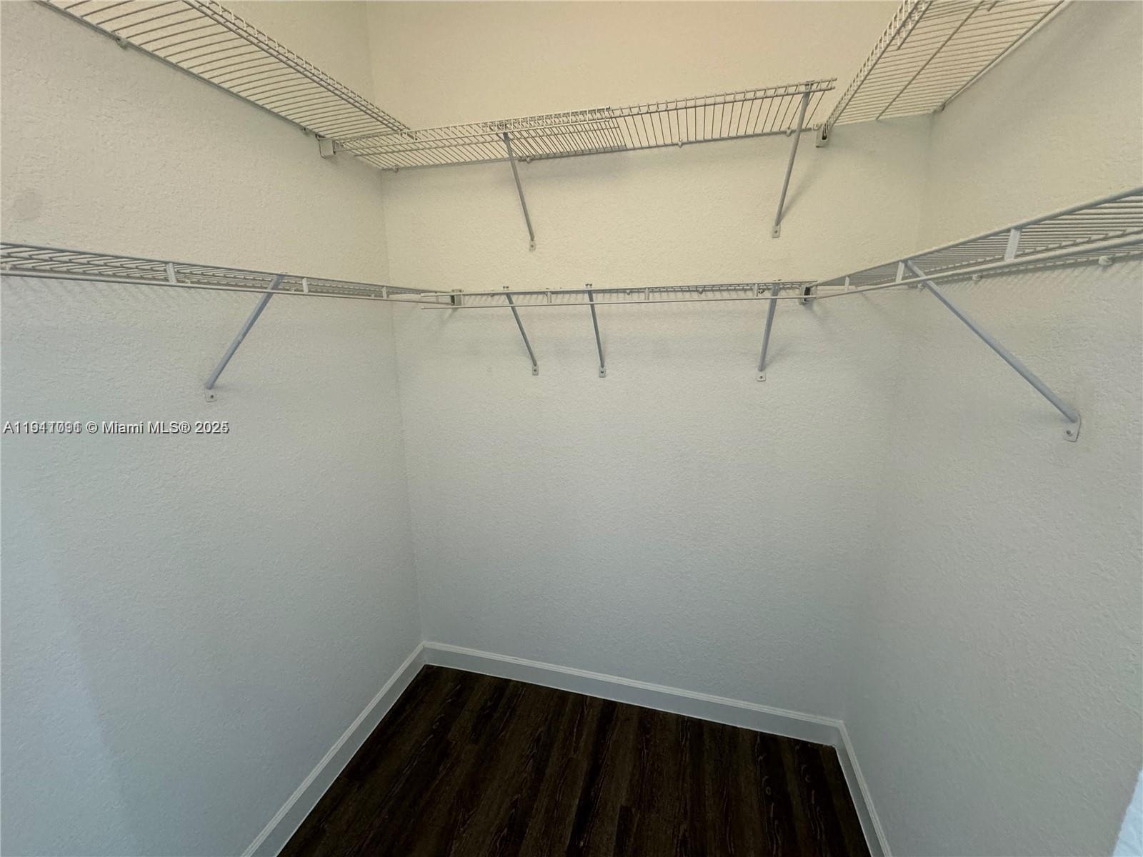 FONTAINBLEAU LAKES COURTY - Residential Lease