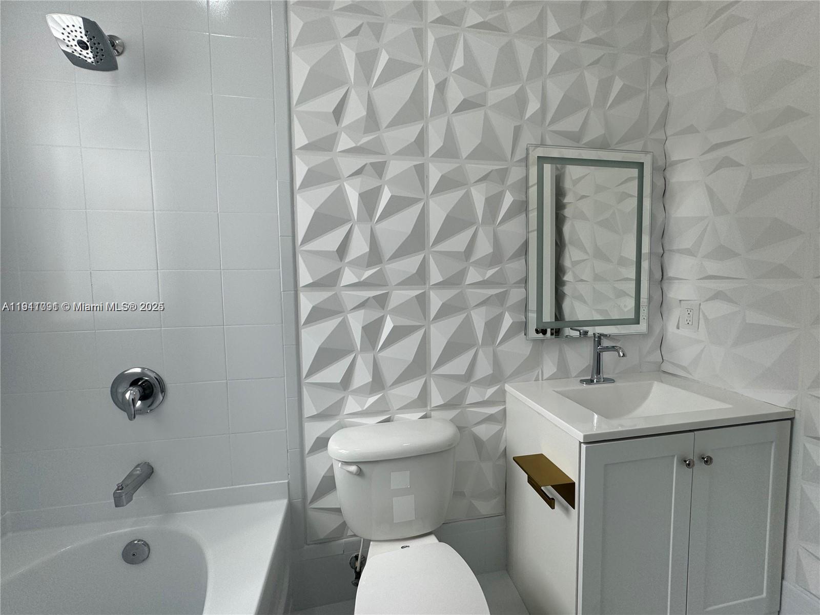 FONTAINBLEAU LAKES COURTY - Residential Lease