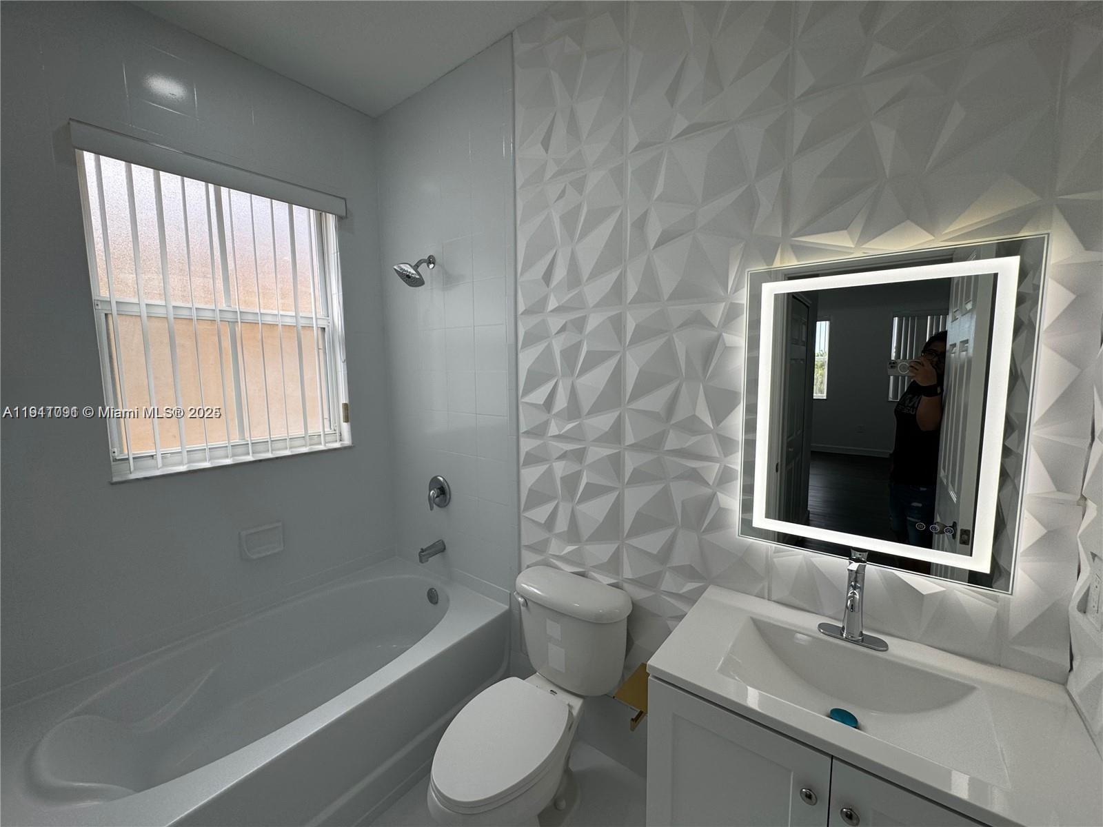 FONTAINBLEAU LAKES COURTY - Residential Lease