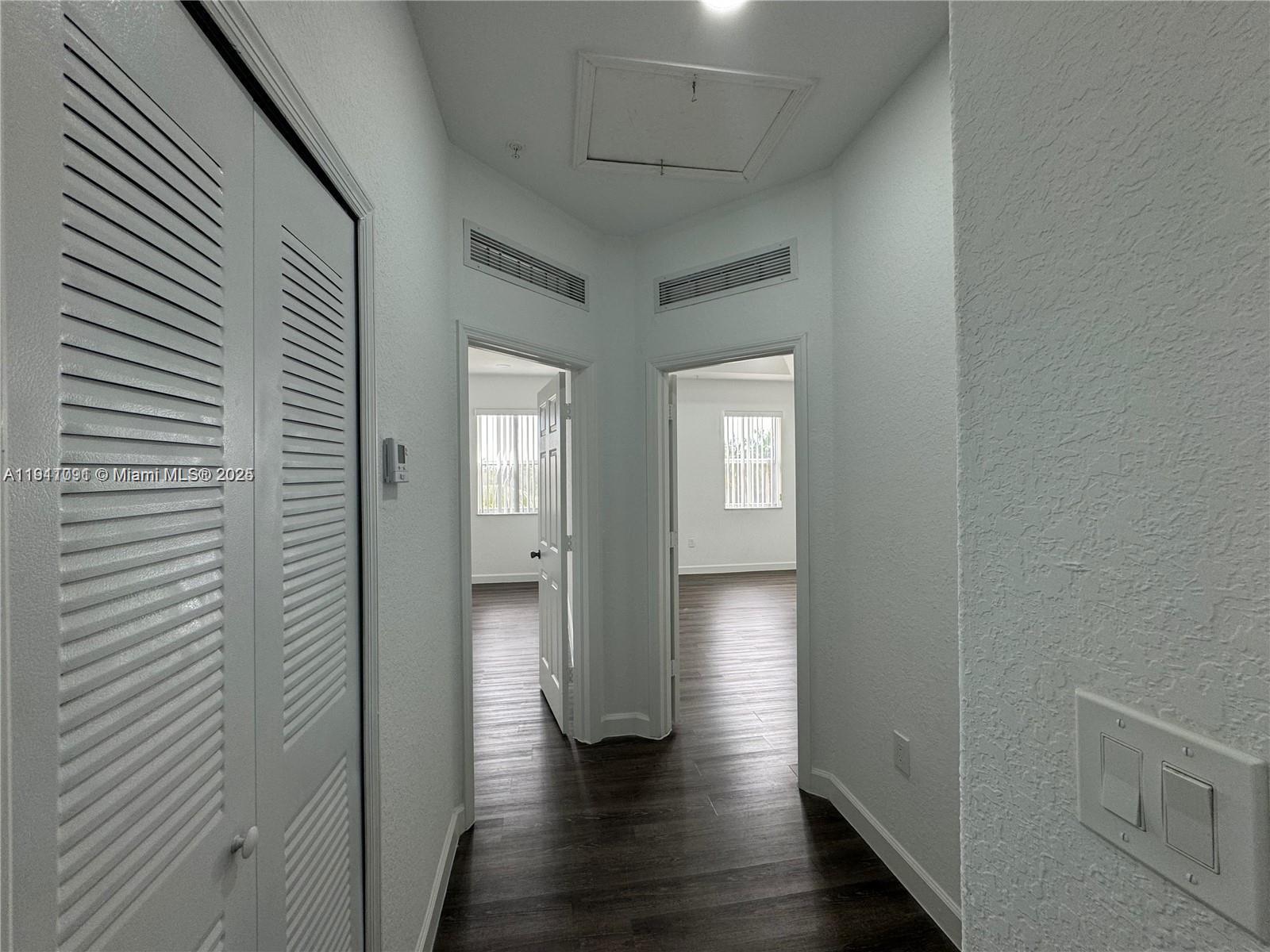 FONTAINBLEAU LAKES COURTY - Residential Lease