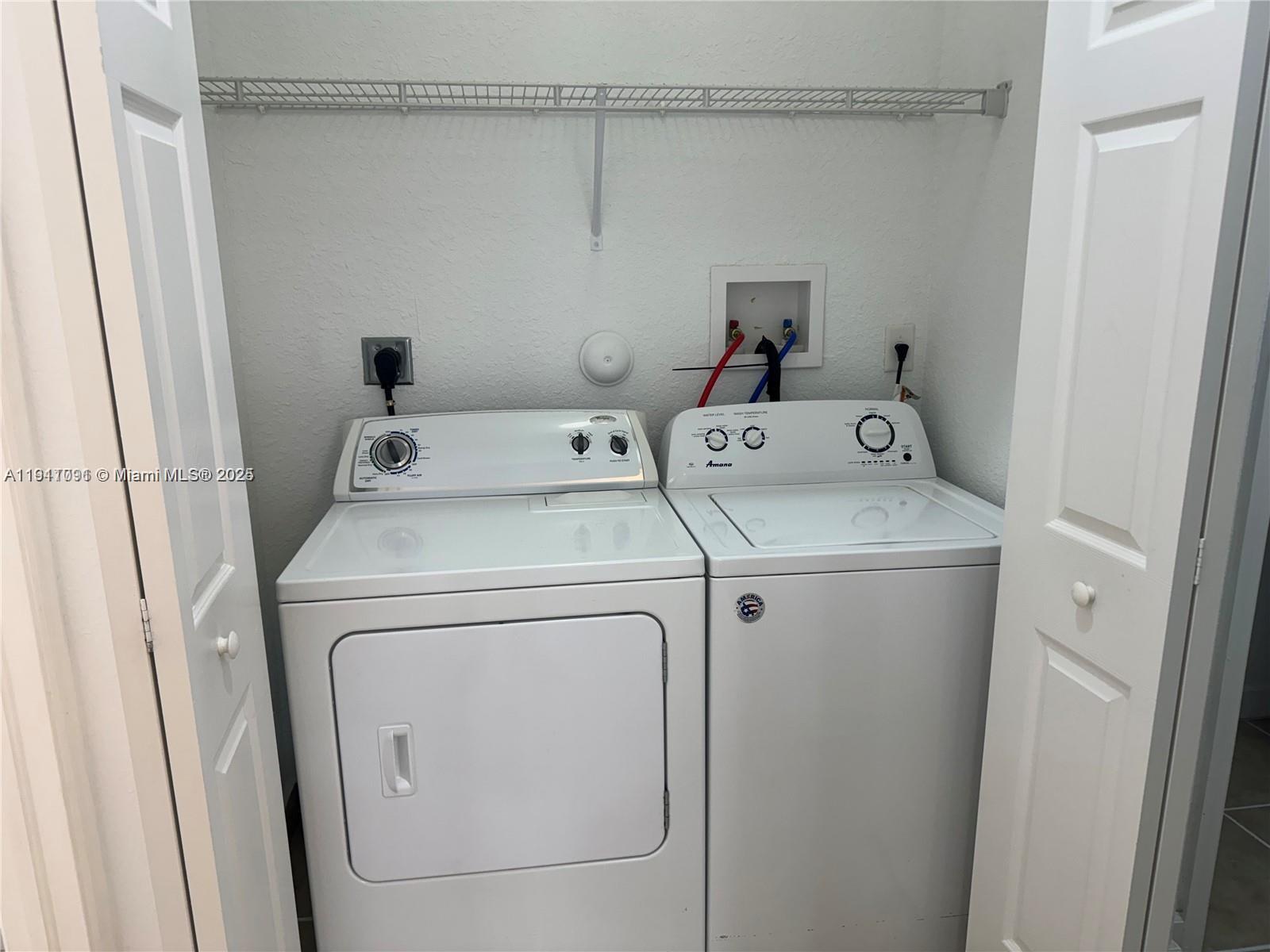 FONTAINBLEAU LAKES COURTY - Residential Lease