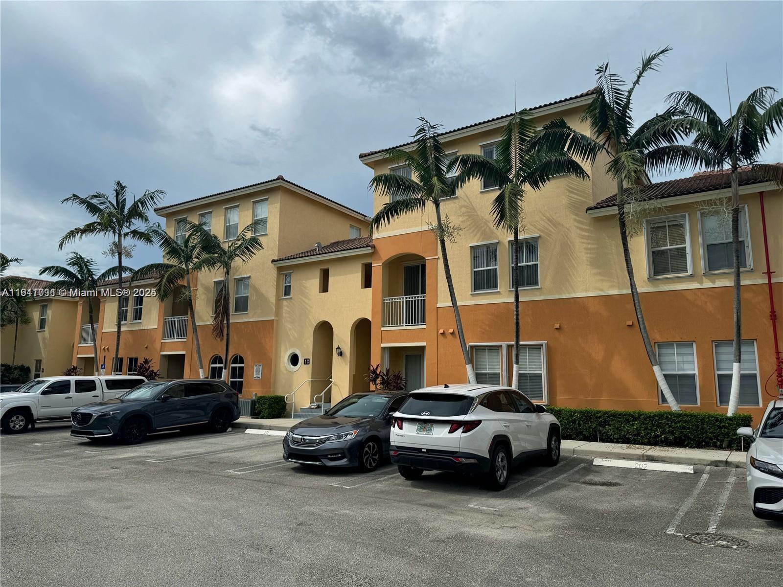 FONTAINBLEAU LAKES COURTY - Residential Lease