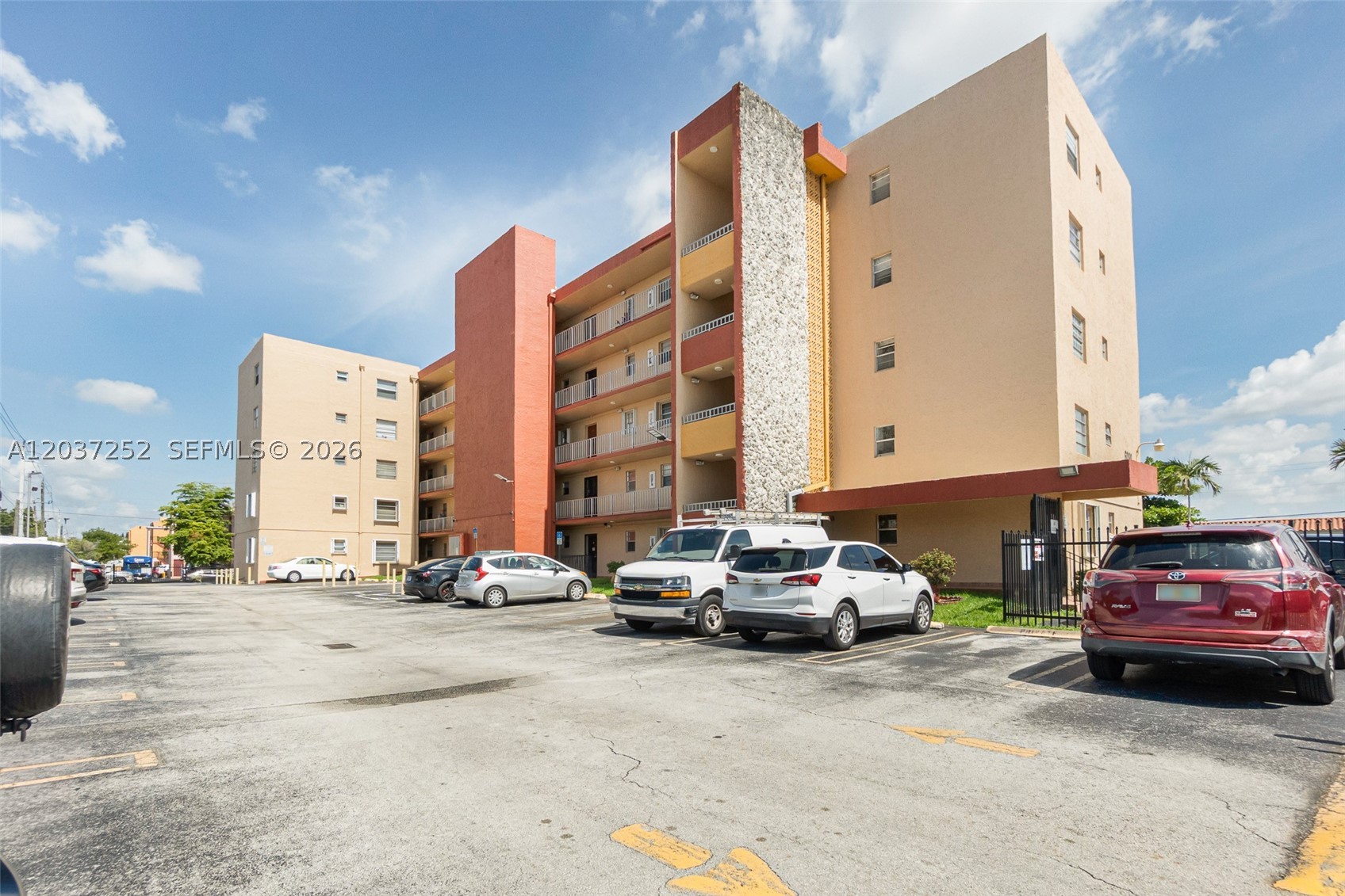 Photo 1 of 20 — 6090 W Flagler St 307, Miami, FL 33144