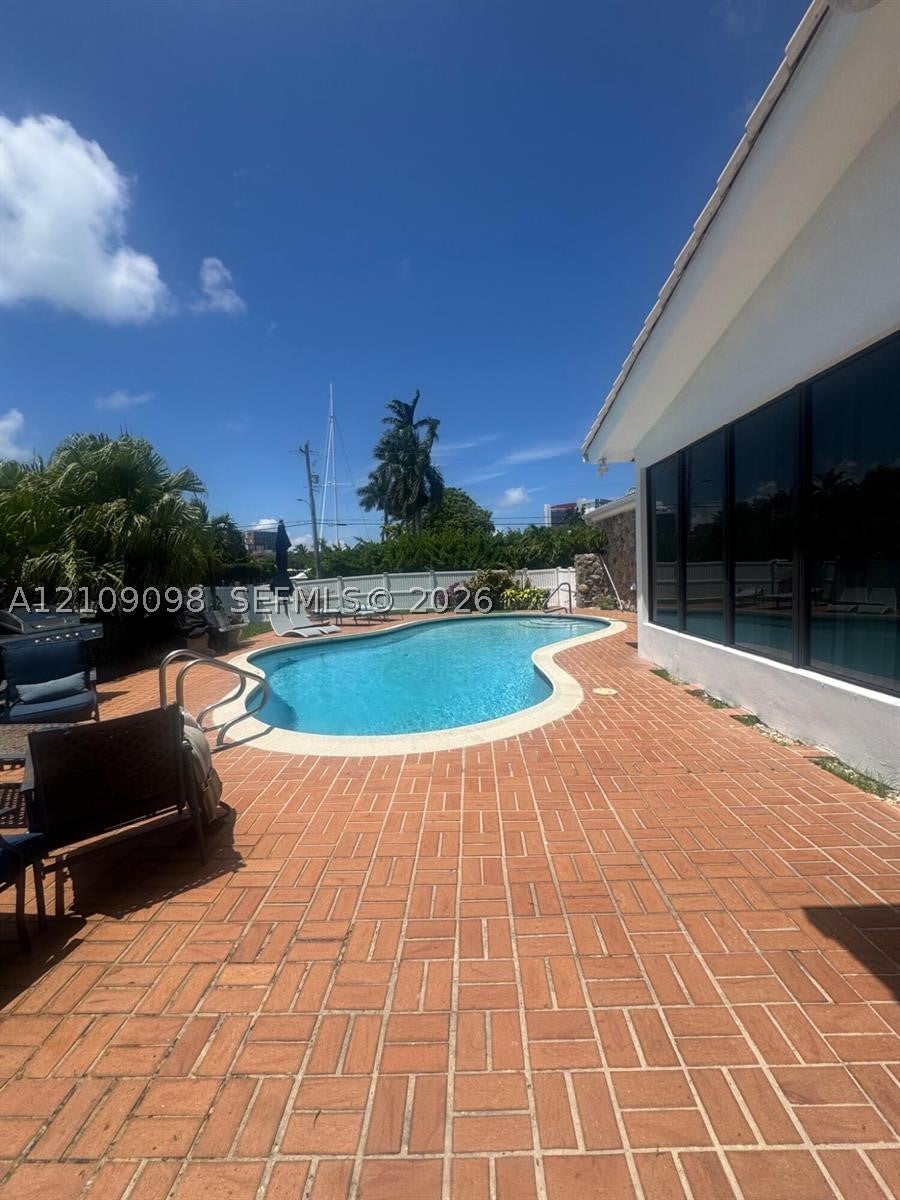 600 Hibiscus Dr
