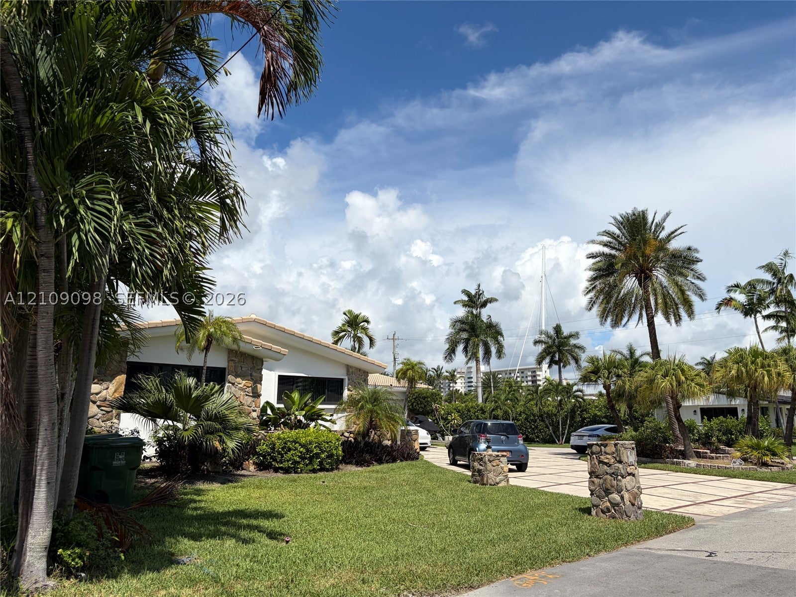 600 Hibiscus Dr