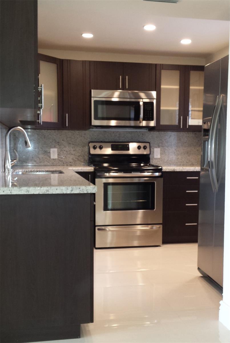 BISCAYA III CONDO - Residential