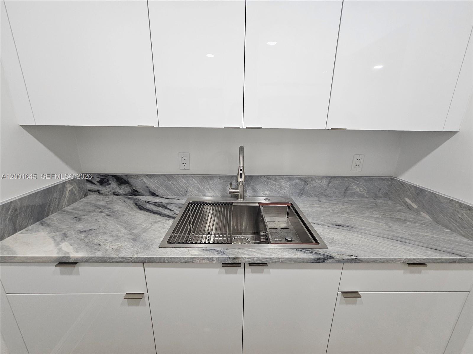 OLD DIXIE MANOR - Residential Lease