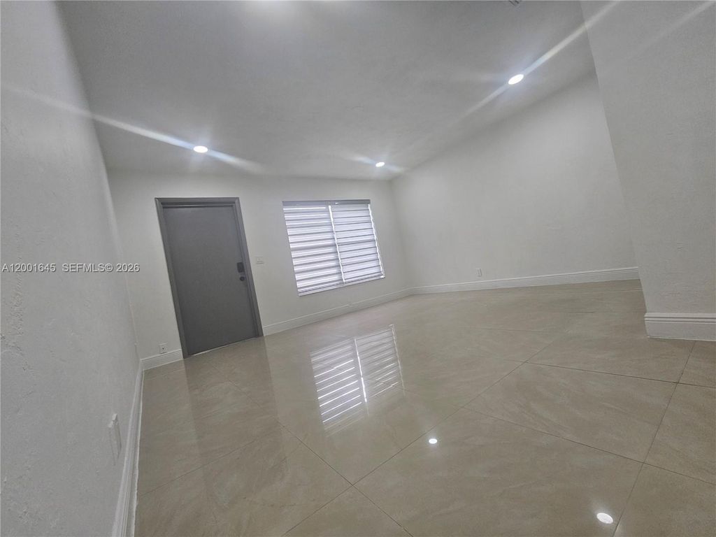 Photo of 700 NE 46th Ct #2, Oakland Park, FL 33334 (MLS # A12001645)