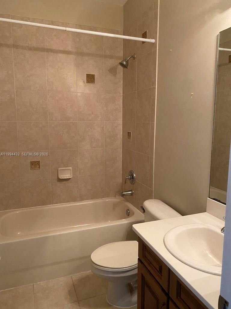 LINKS AT EMERALD DUNES CO - Residential Lease