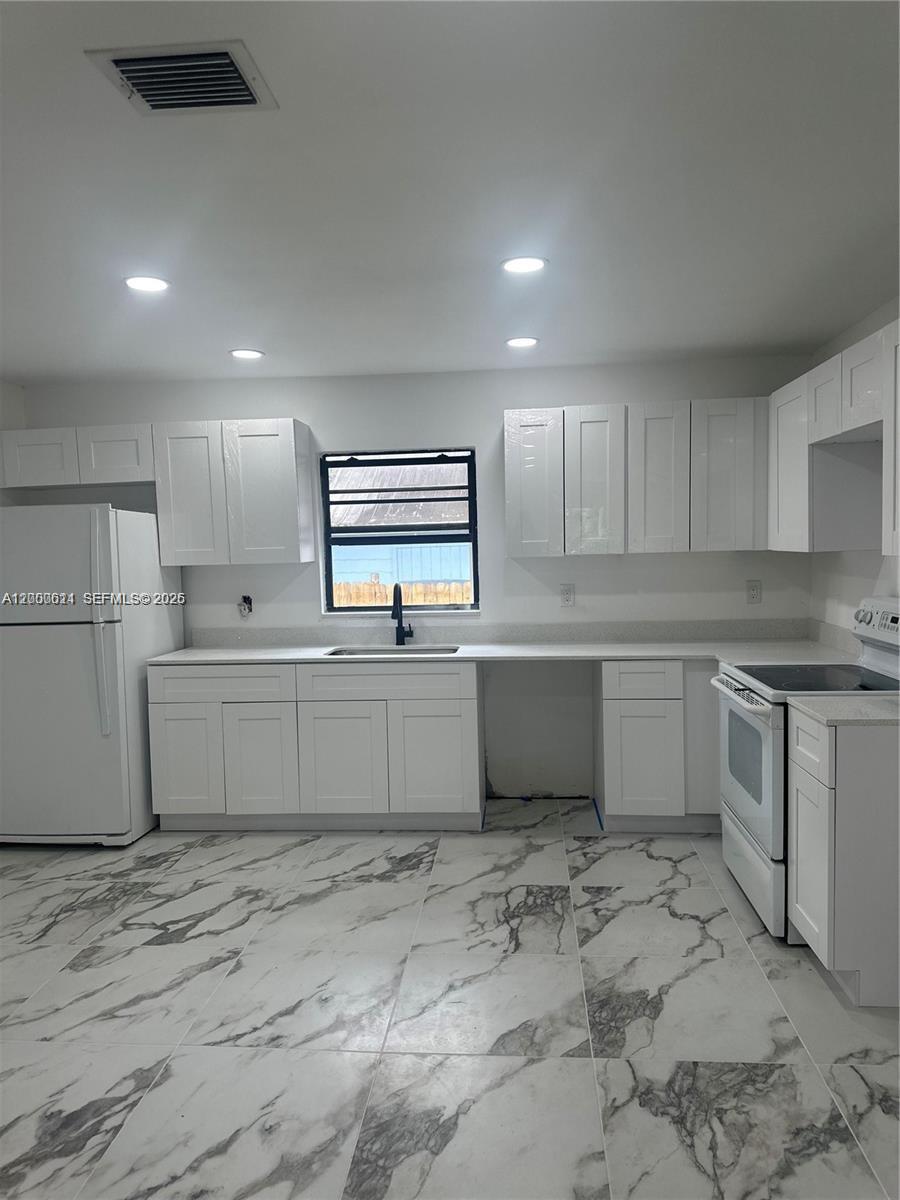 PALM GARDEN PARK - Residential Lease