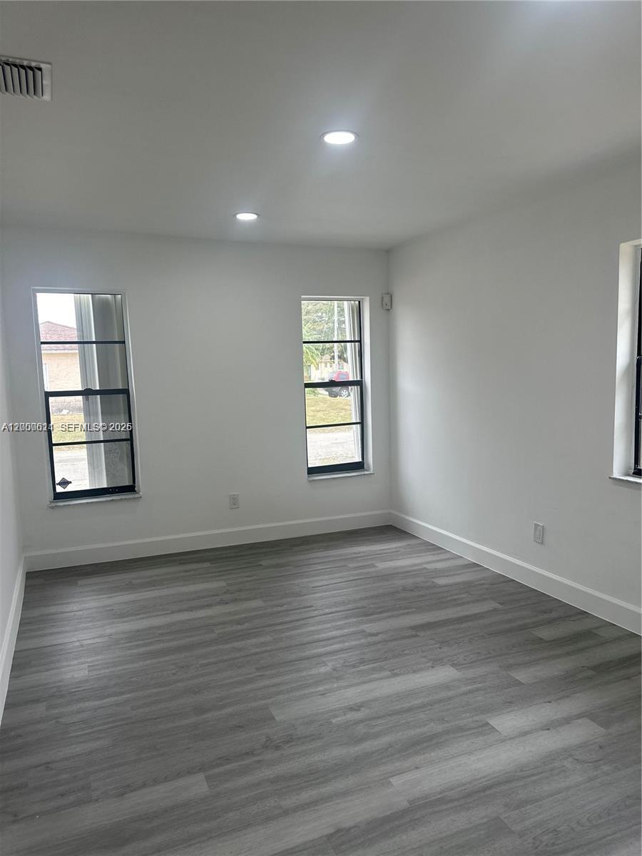 PALM GARDEN PARK - Residential Lease