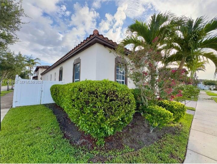 KENDALL COMMONS RESIDENTI - Residential