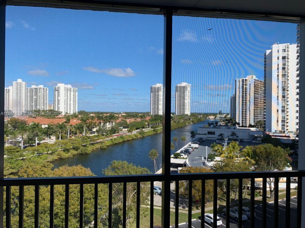 BEST LOCATION: AVENTURA ON THE CIRCLE. BREATHTAKING CANAL VIEW. 1 Bedroom, 1. 1/2 BATHS, REMODELED, UNFURNISHED, GORGEOUS 1 BEDROOM APT ON THE 8TH FLOOR. RENTS INCLUDES: HOT WATER, CABLE AND INTERNET. TEXT LISTING AGENT.