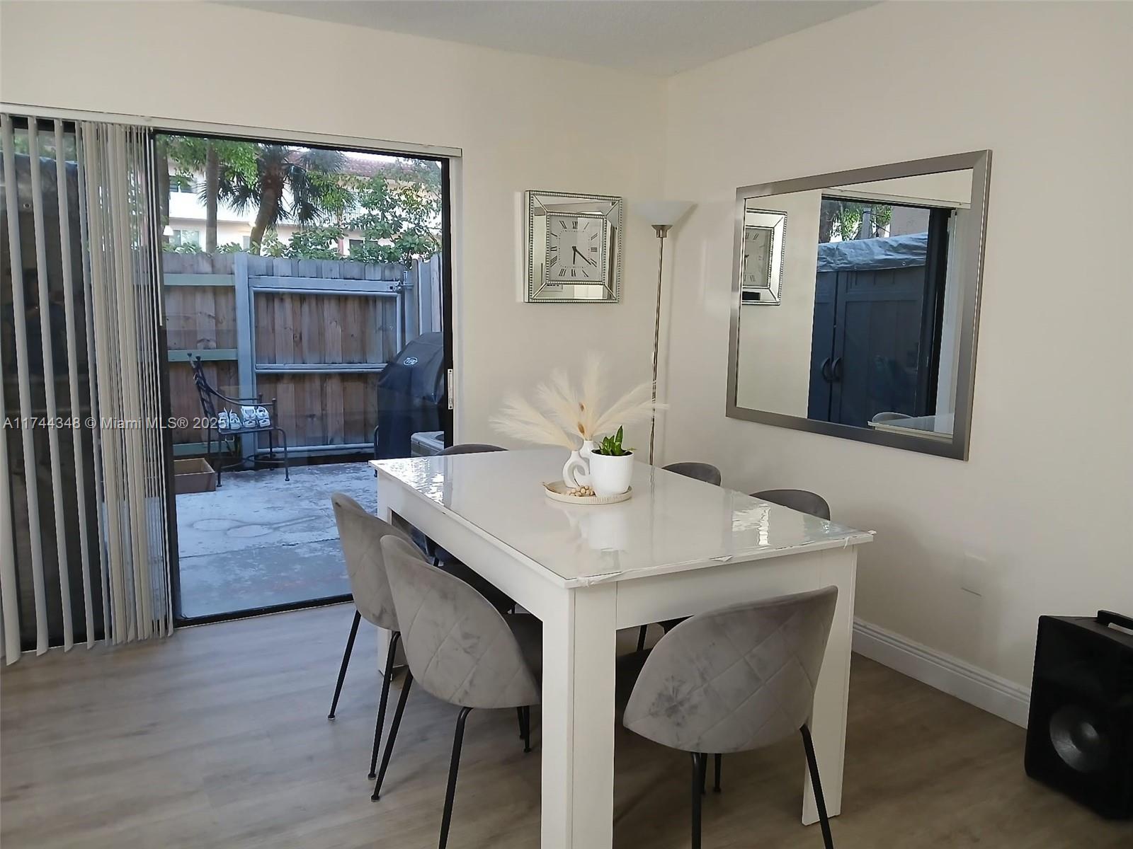 227 E Palm Cir 227