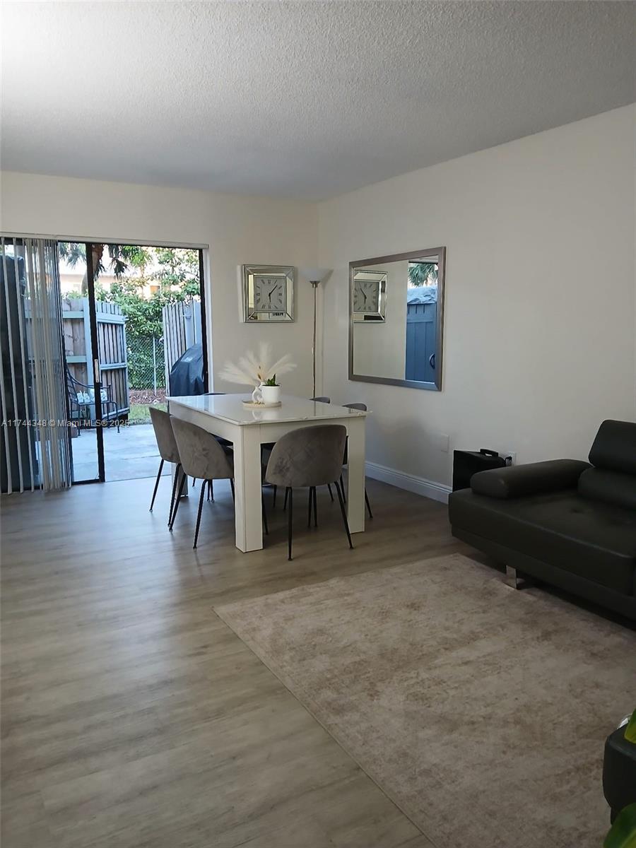 227 E Palm Cir 227