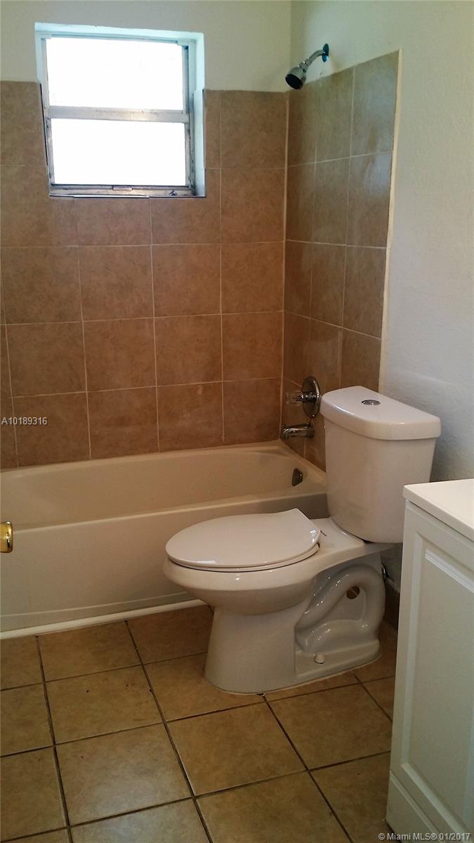 LAKE LUCERNE ESTATESq - Residential Lease