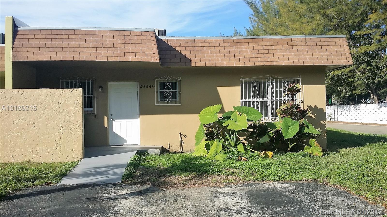 LAKE LUCERNE ESTATESq - Residential Lease