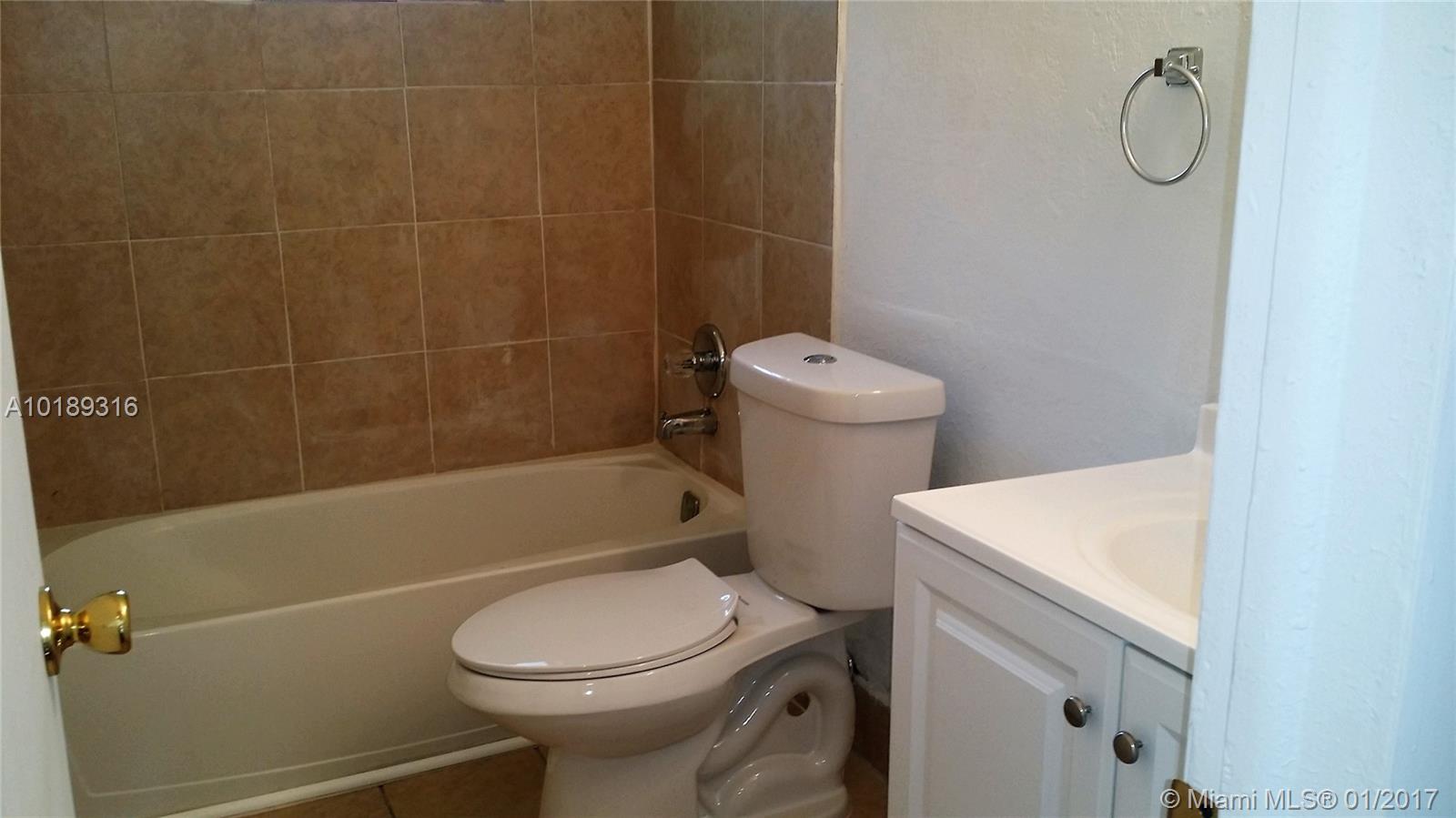 LAKE LUCERNE ESTATESq - Residential Lease