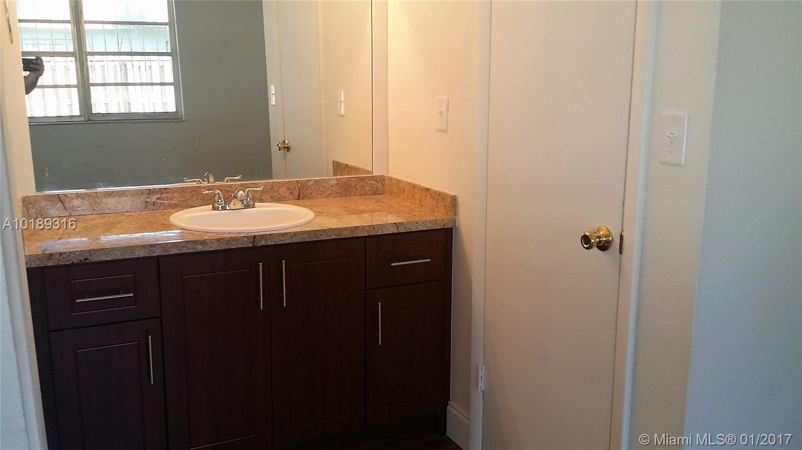 LAKE LUCERNE ESTATESq - Residential Lease