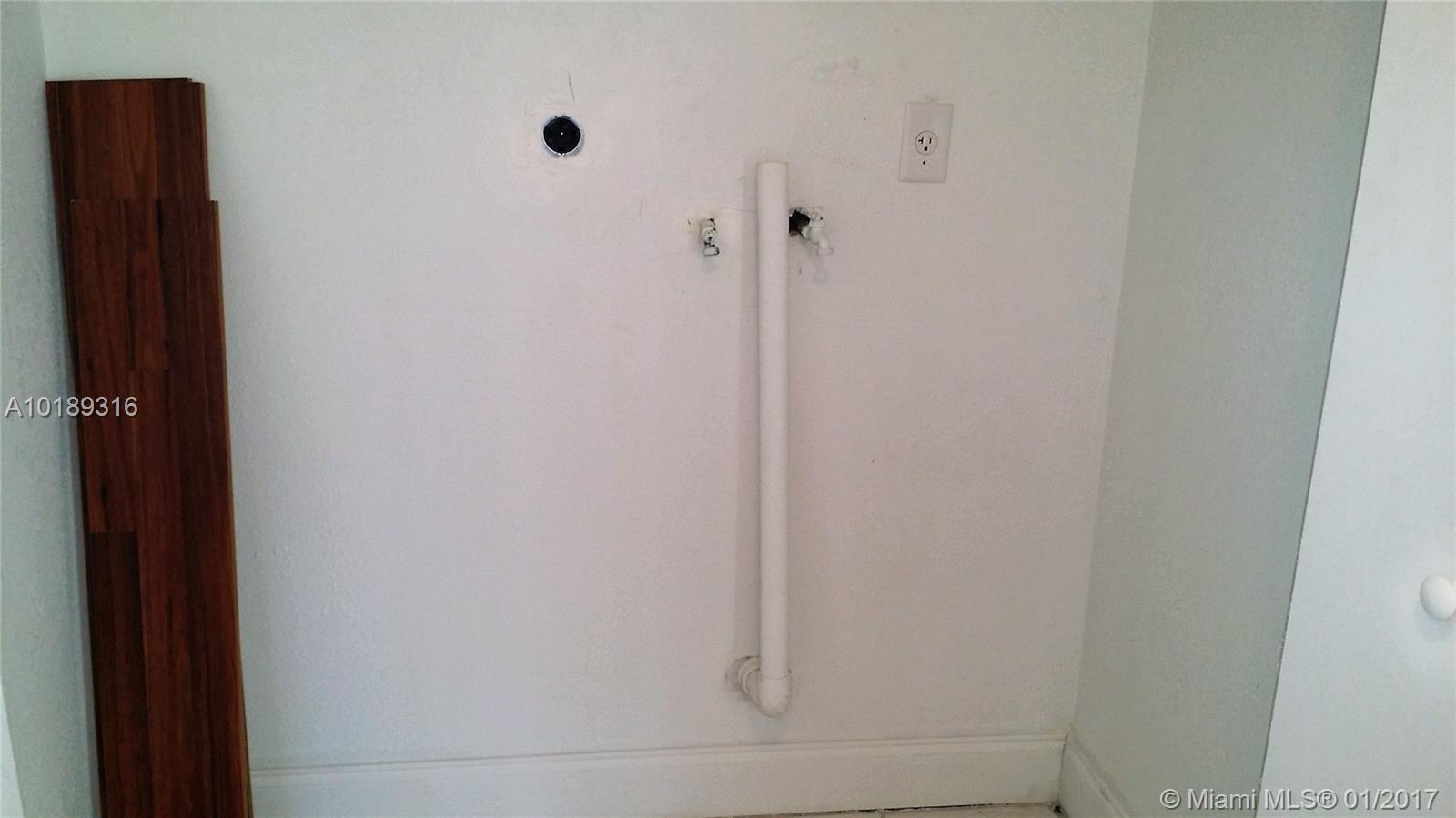 LAKE LUCERNE ESTATESq - Residential Lease