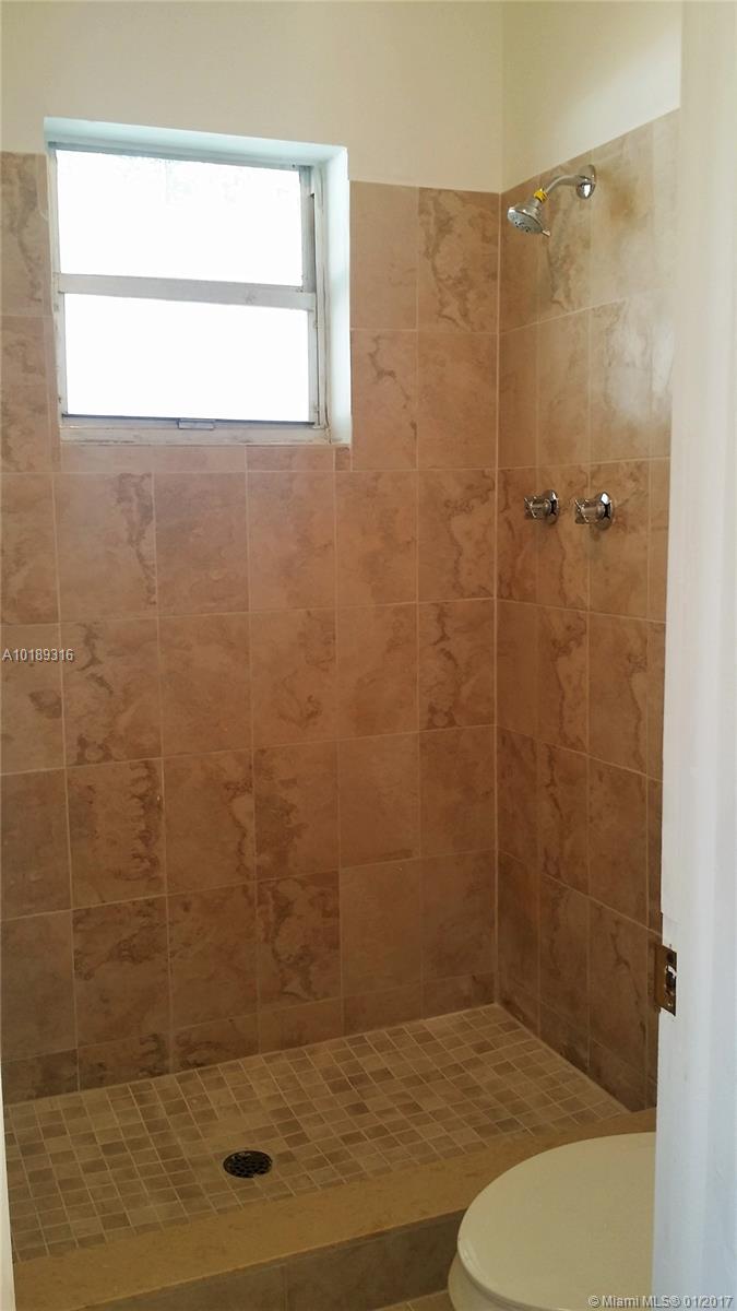 LAKE LUCERNE ESTATESq - Residential Lease