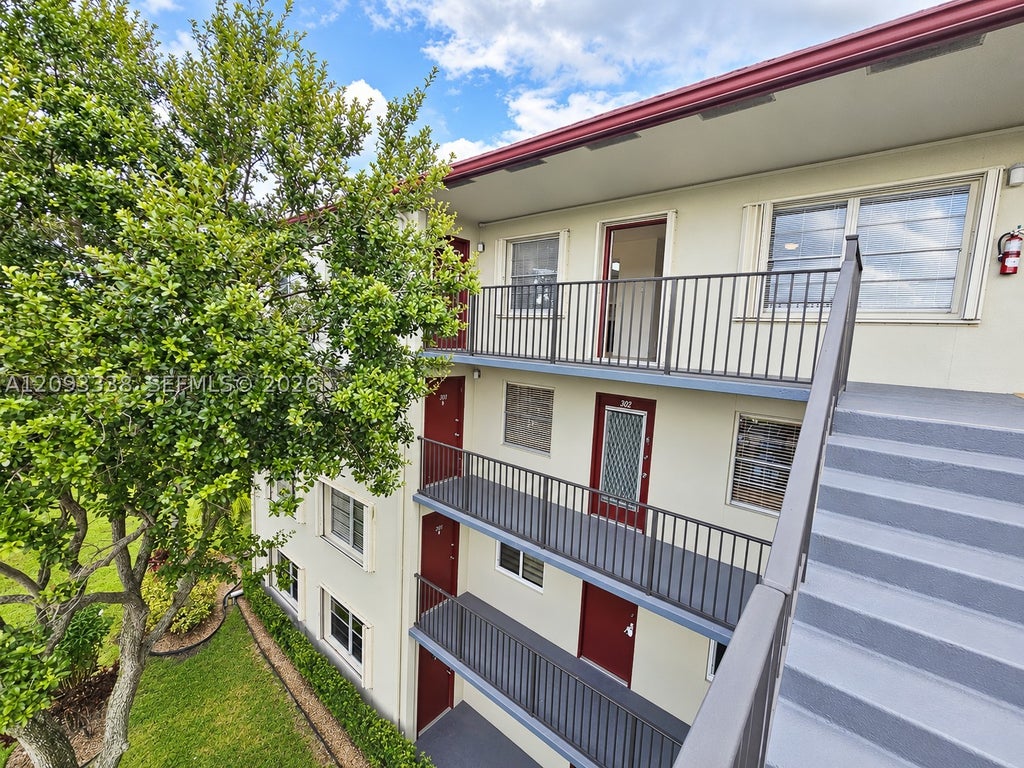 Photo of 13250 SW 7th Ct #402L, Pembroke Pines, FL 33027 (MLS # A12093338)