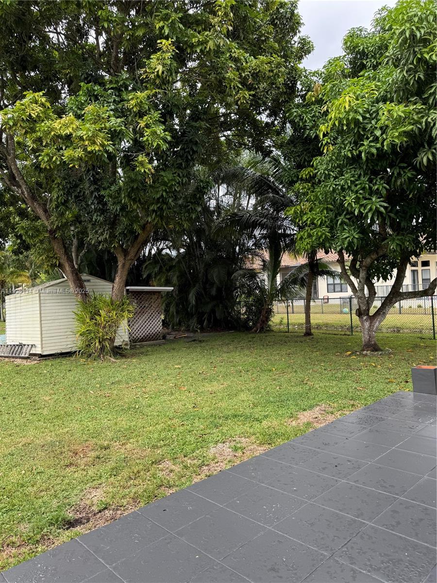 FLA FRUIT LANDS CO - Residential Lease