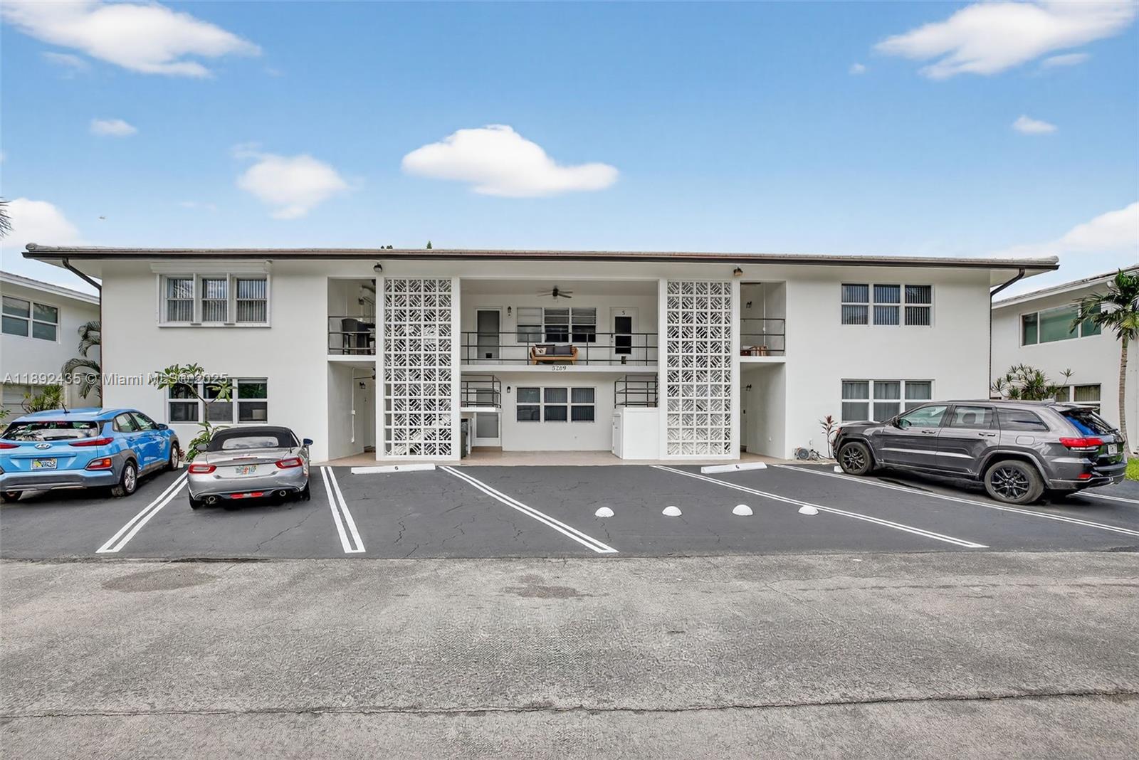 LIONS GATE SILVER THATCH - Residential