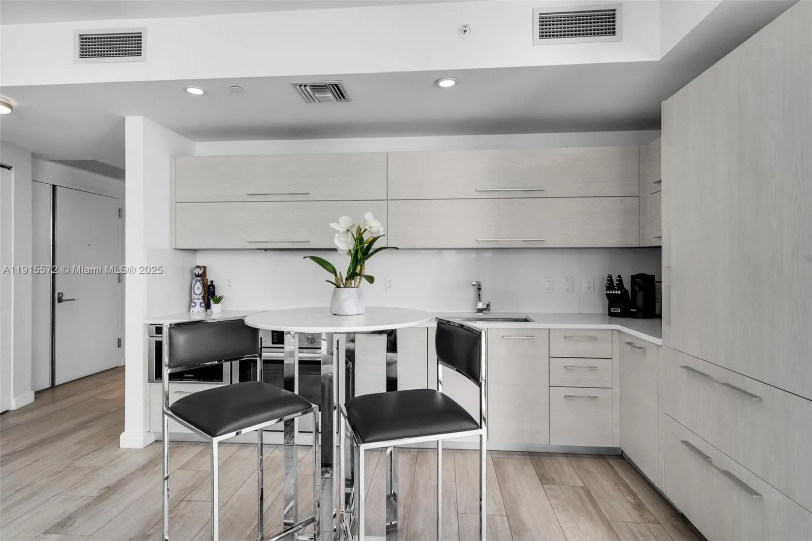 Miami, Florida 33130, United States, 2 Bedrooms Bedrooms, ,2 BathroomsBathrooms,Residential,Active,245264