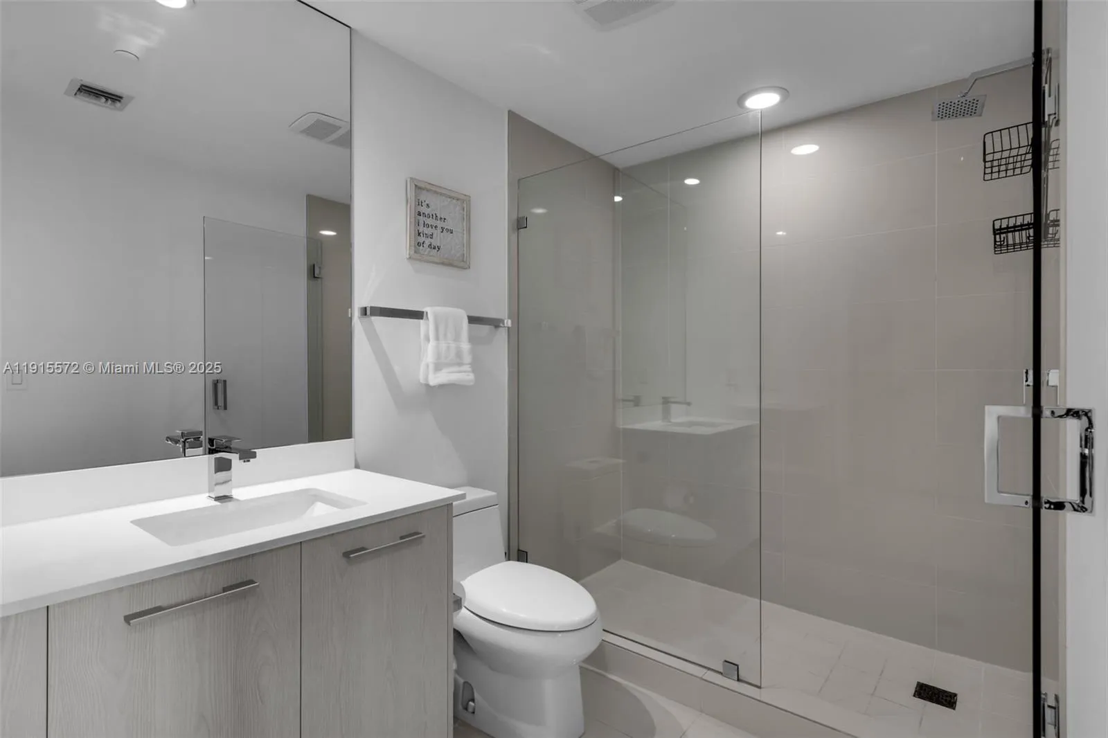 Miami, Florida 33130, United States, 2 Bedrooms Bedrooms, ,2 BathroomsBathrooms,Residential,Active,245264