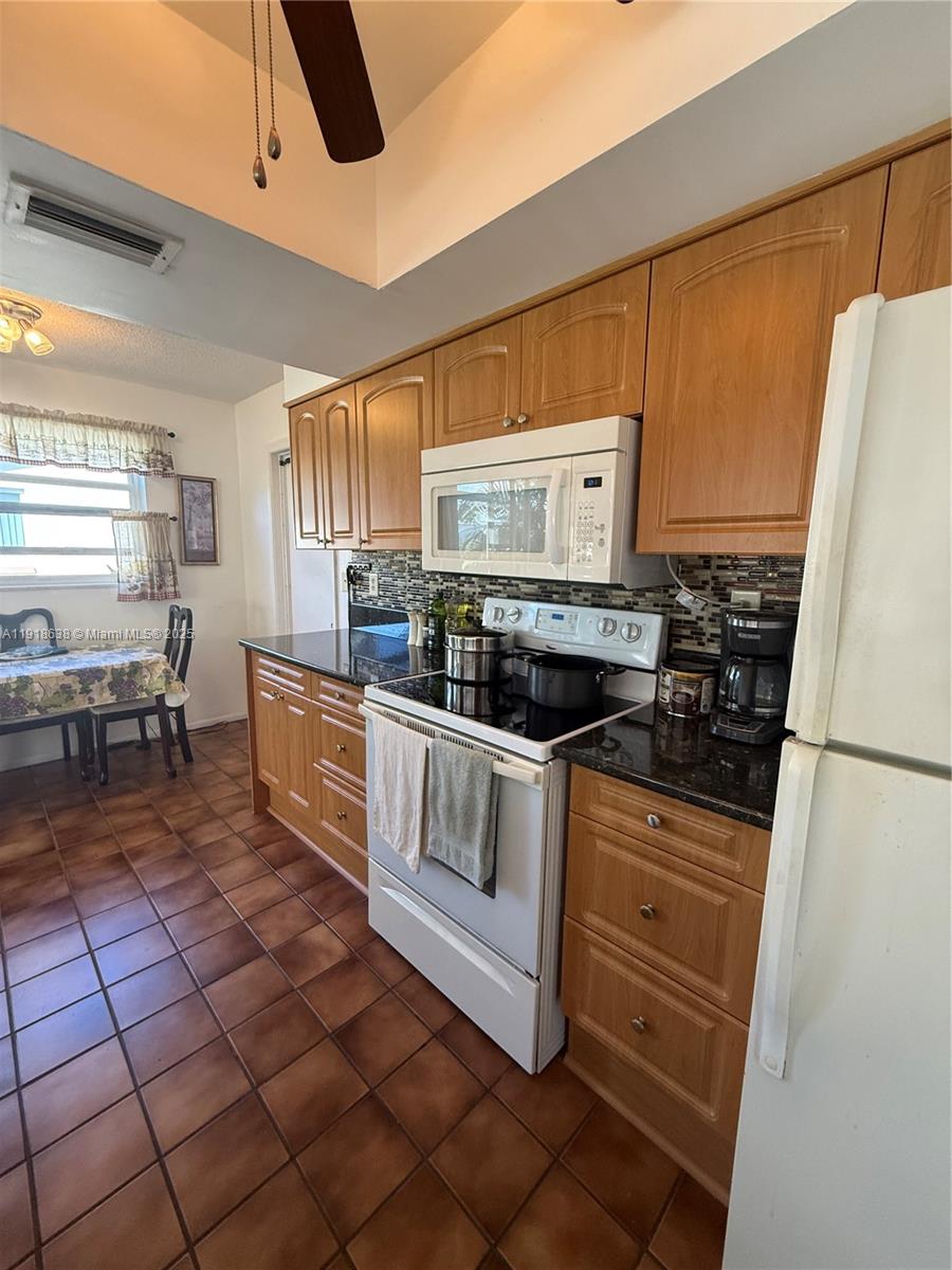 MAINLANDS OF TAMARAC LAKE - Residential