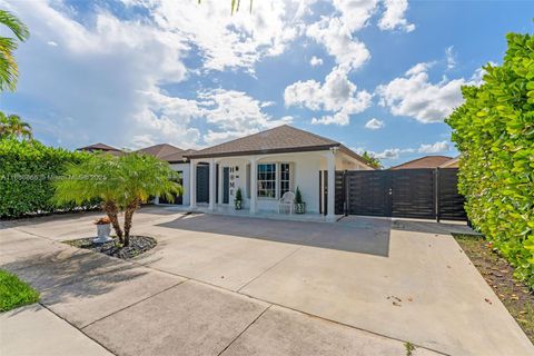 Photo of 18088 SW 137th Path, Miami, FL 33177 (MLS # A11886866)