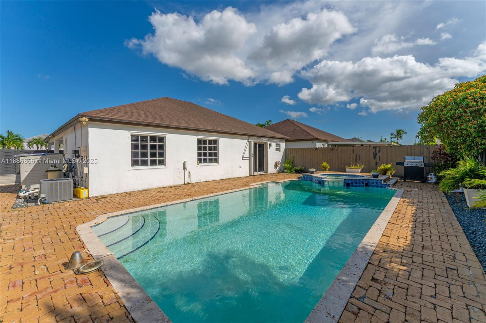 FANTASY ONE - Residential