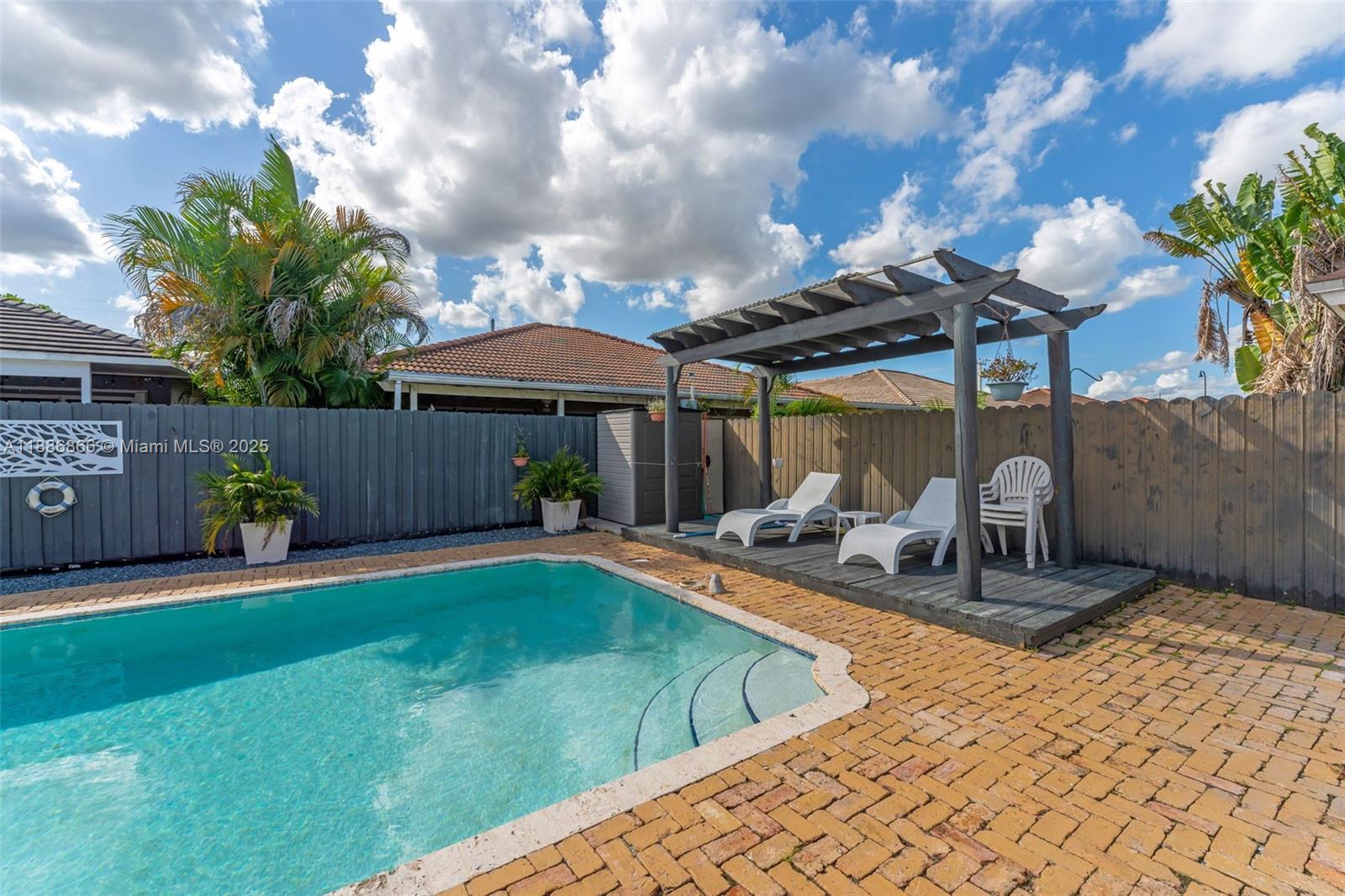 FANTASY ONE - Residential