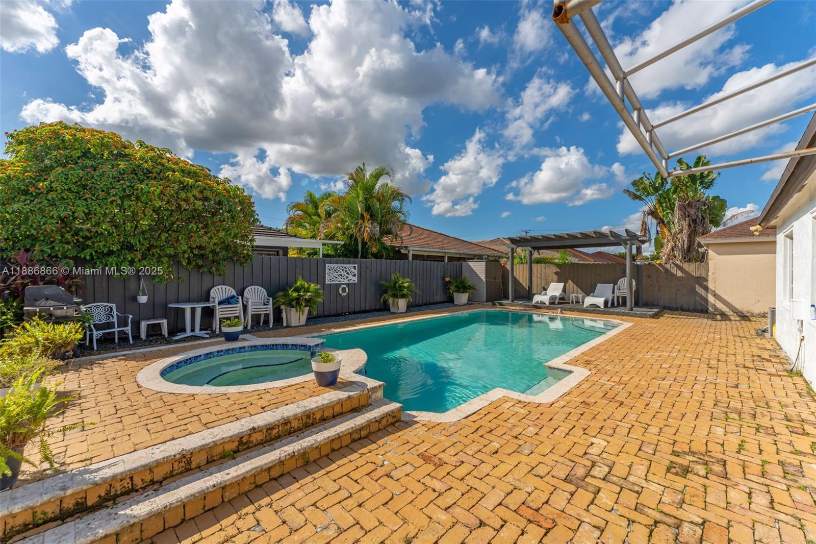 FANTASY ONE - Residential