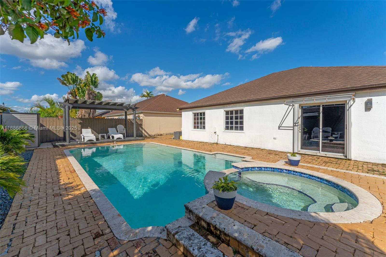 FANTASY ONE - Residential