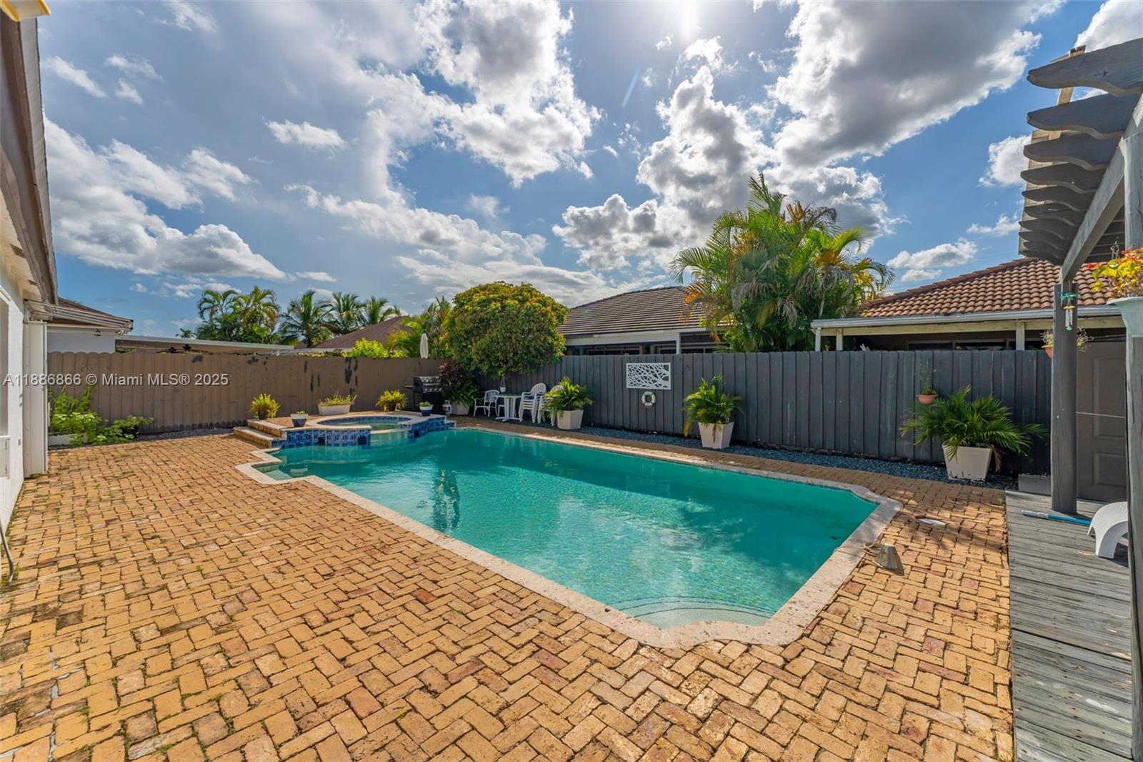 FANTASY ONE - Residential