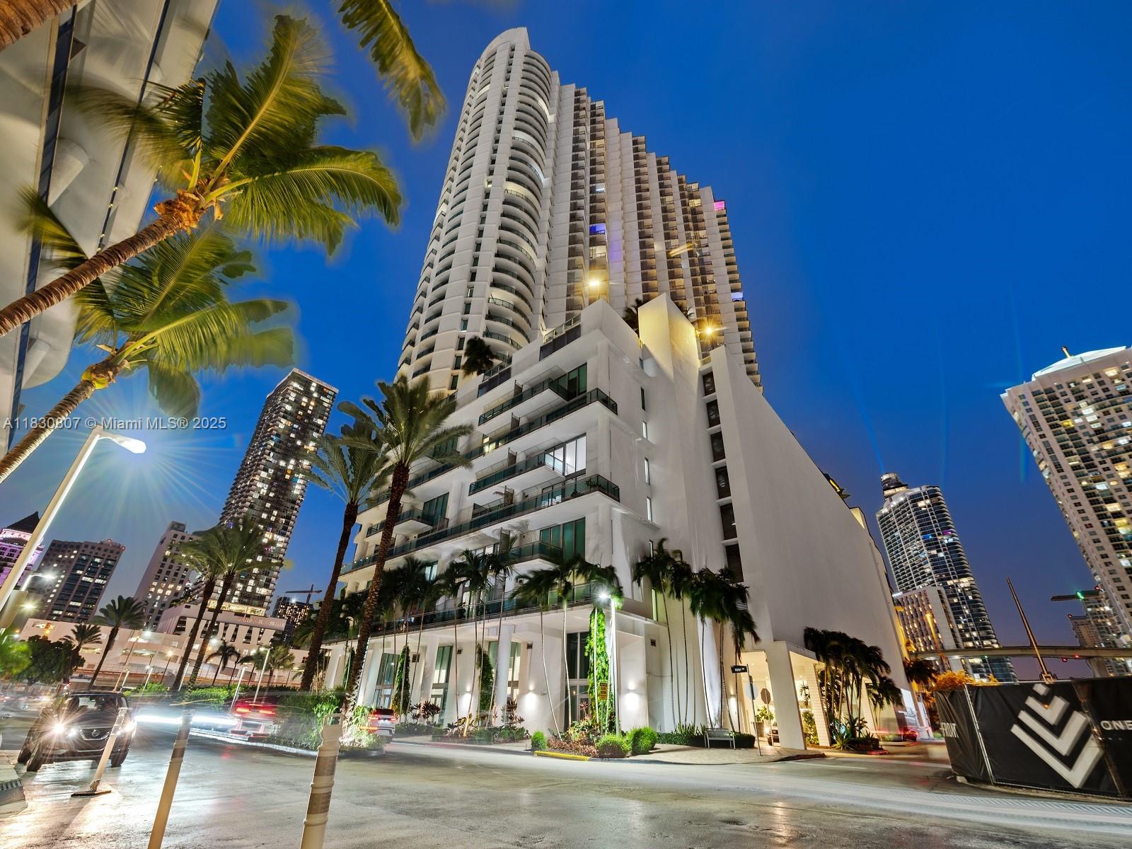 Light filled 1 bedroom, 1 bath, plus K-room, Exo-Room terrace for outdoor living, overlooking to Miami River, the Bay, Brickell City Centre, as well as stunning views of Brickell. Ceramic floor throughout, modern Italian kitchen cabinetry, granite counter-tops, stainless steel appliances, and floor-to-ceiling windows. Located at "The Riverfront," the only private gated community at downtown Miami. Enjoy a temperate controlled Pool, Waterfall Jacuzzi, 2 Story Gym, his/her Spa, Sauna, Steam room, indoor Racquetball Court, Sports Parlor, Meditation Room, Business Center, Child Play Area, Exercise Room, Clubhouse, 24 hours concierge and security. Tenants realtors must be present at the time of showing.