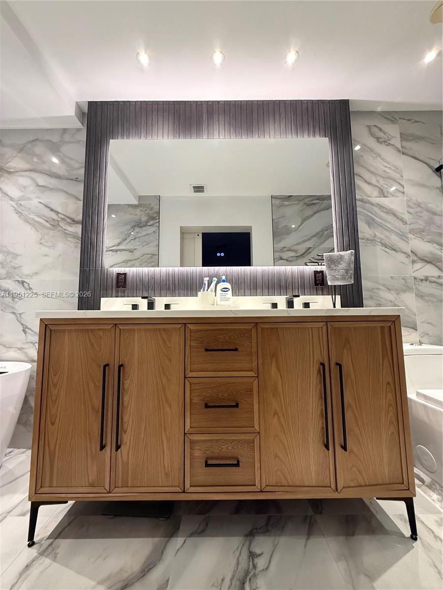 WEST LAKE VILLAGE PLAT - Residential