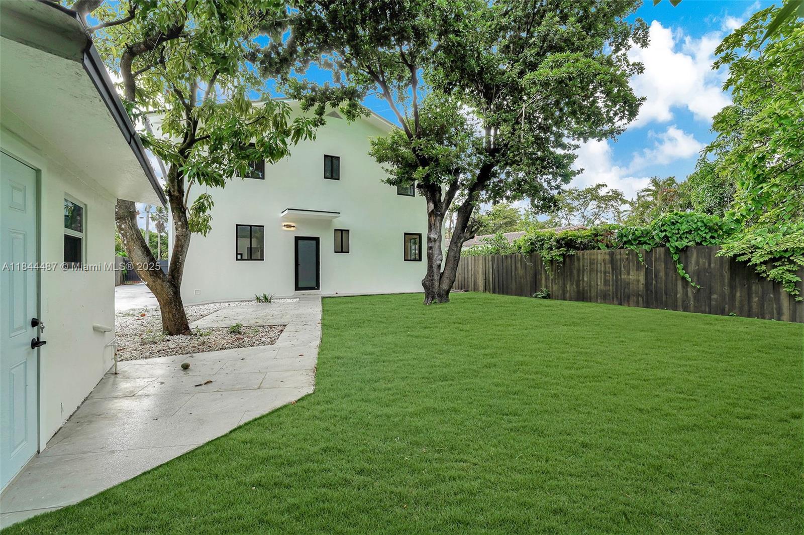 TRAIL PARK - Residential Lease