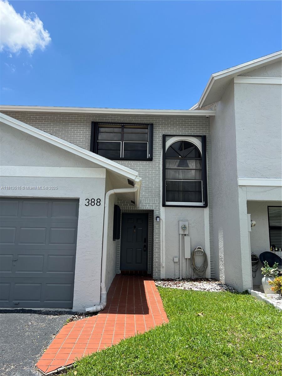 388 Nw 103rd Ter 388, Pembroke Pines, Miami-Dade County, Florida - 3 Bedrooms  
3 Bathrooms - 