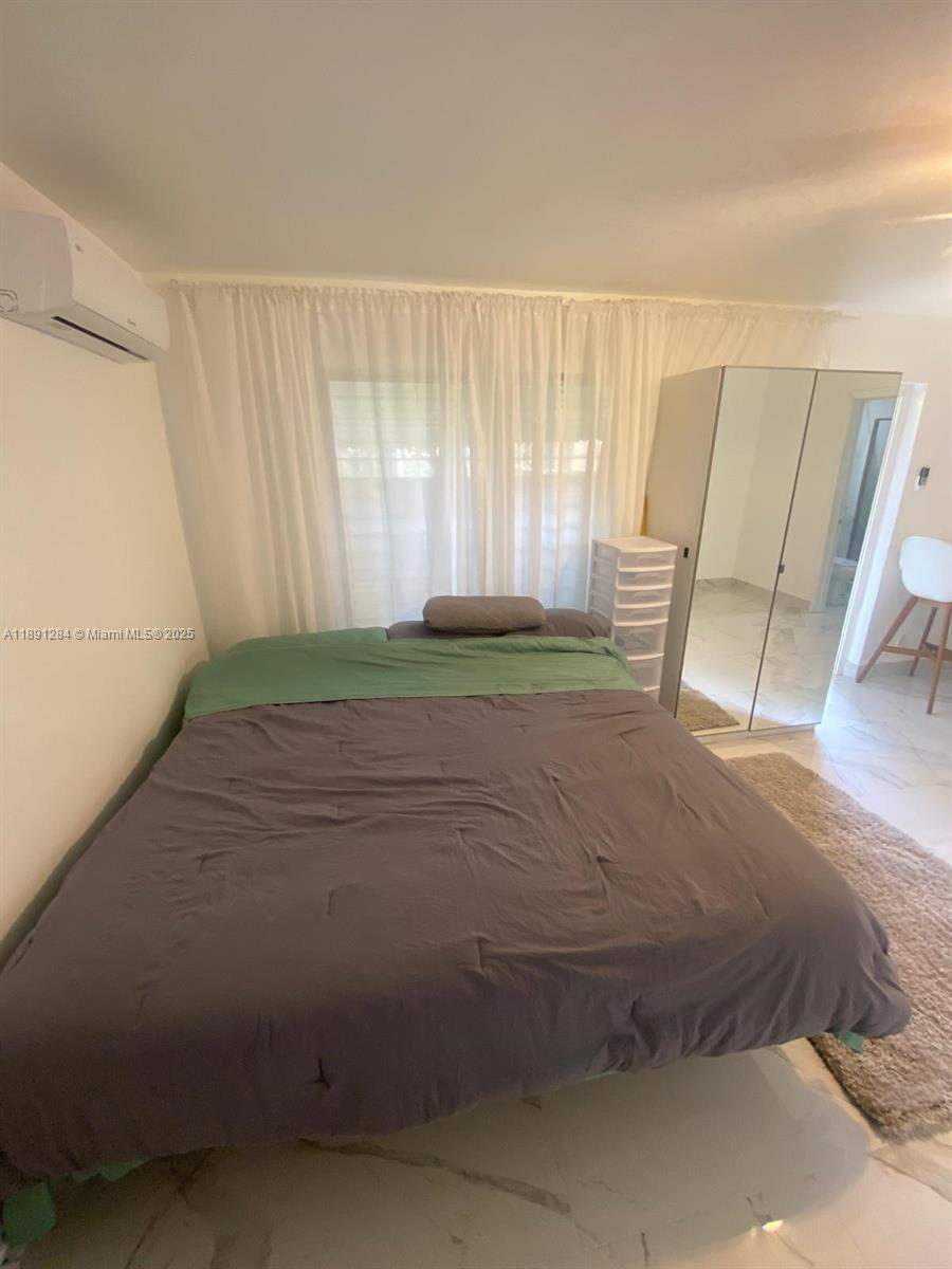 HOLLYWOOD LITTLE RANCHES - Residential Lease
