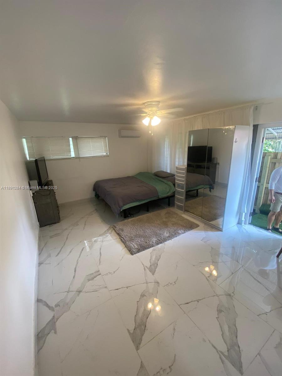 HOLLYWOOD LITTLE RANCHES - Residential Lease
