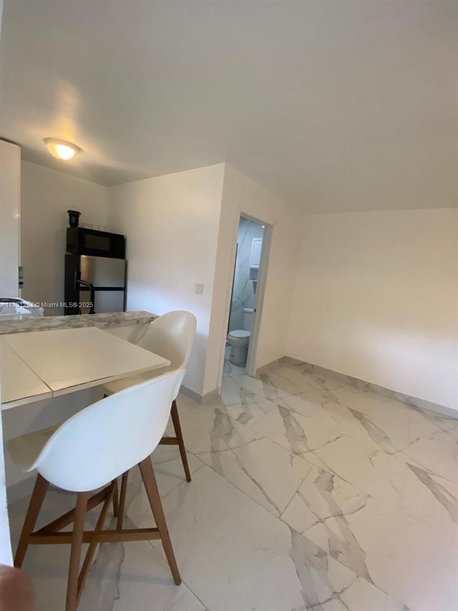 HOLLYWOOD LITTLE RANCHES - Residential Lease