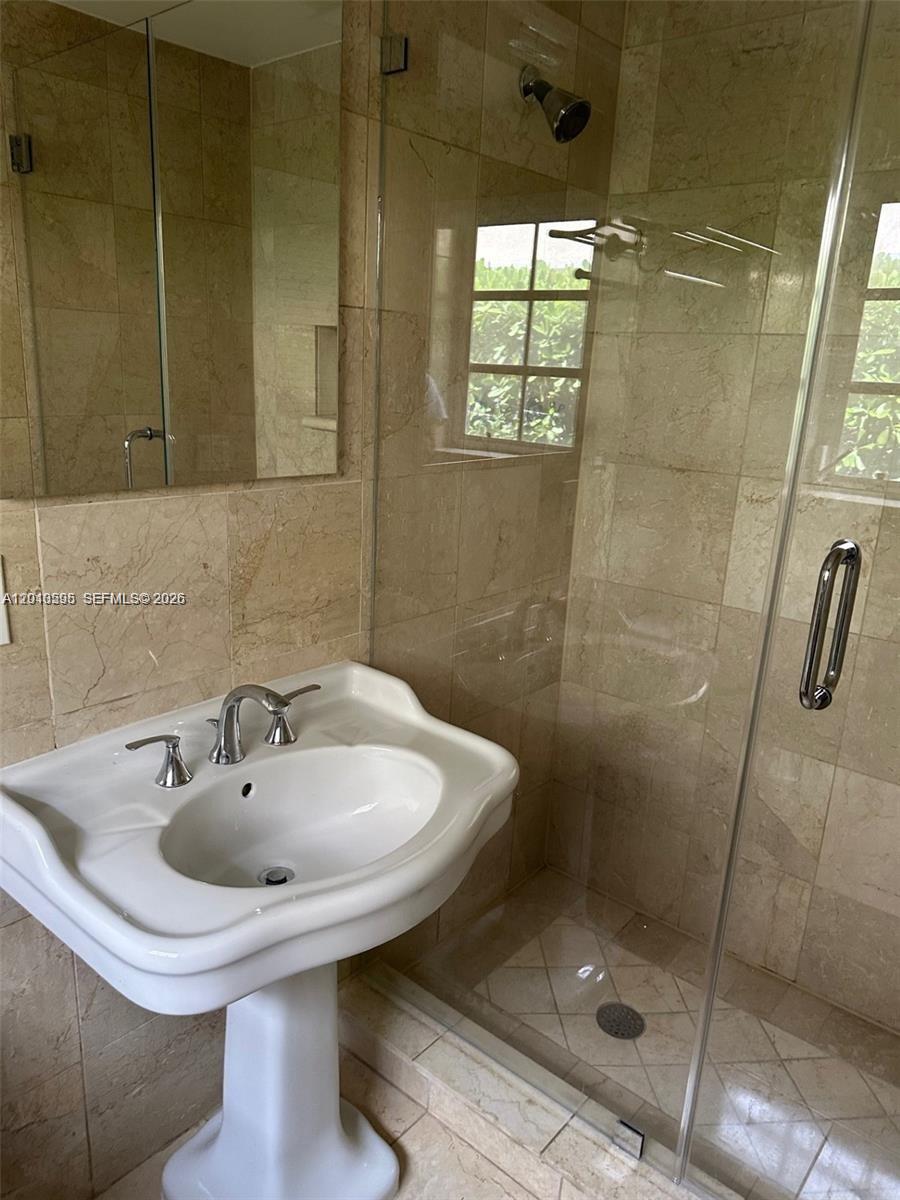 VILLAS OF PARK DRIVE COND - Residential Lease