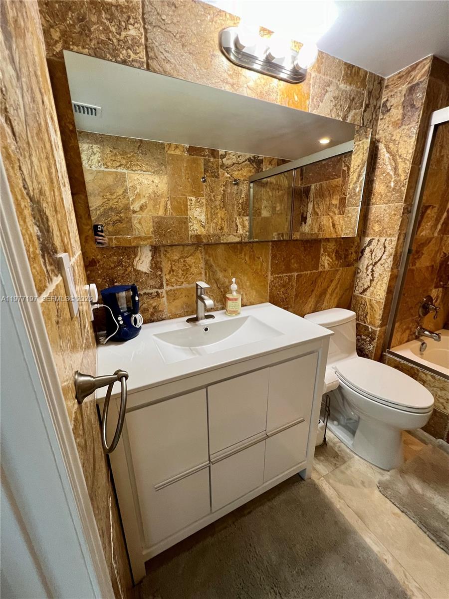 YACHT CLUB AT PORTOFINO C - Residential Lease