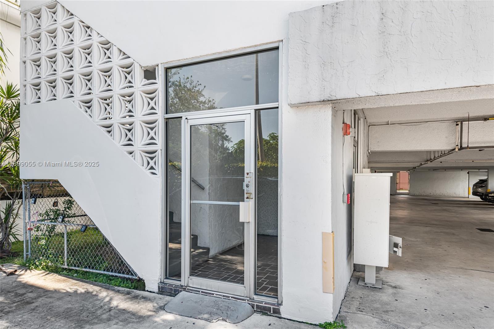 FLAMINGO TOWERS CONDO - Residential